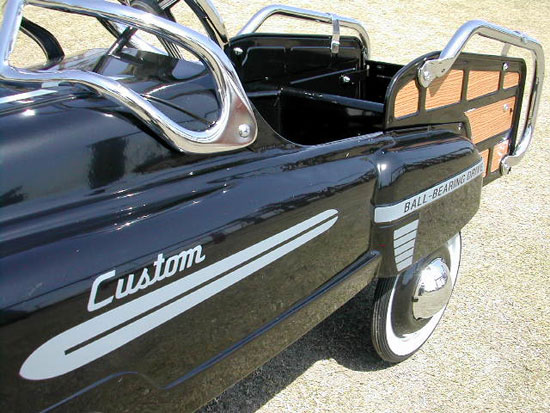 �y�_���J�[�E�u���b�N�E�G�X�e�[�g���S��